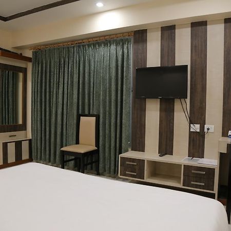 גווהטי Hotel D' Sapphire מראה חיצוני תמונה