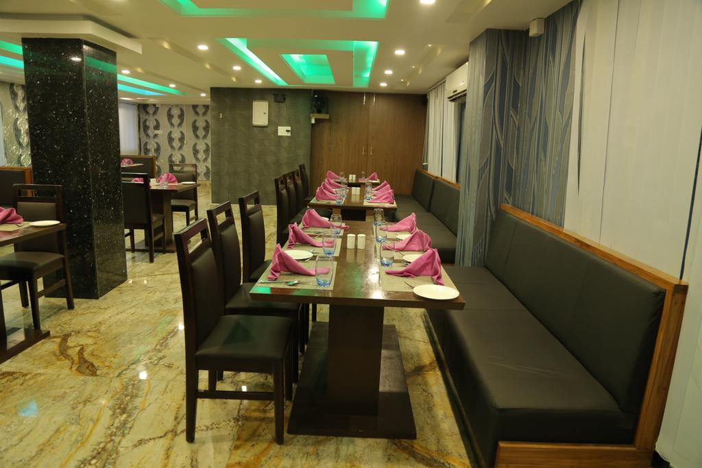 גווהטי Hotel D' Sapphire מראה חיצוני תמונה
