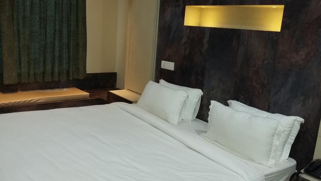 גווהטי Hotel D' Sapphire מראה חיצוני תמונה