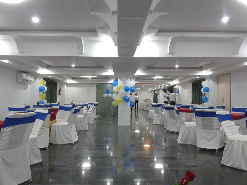 גווהטי Hotel D' Sapphire מראה חיצוני תמונה